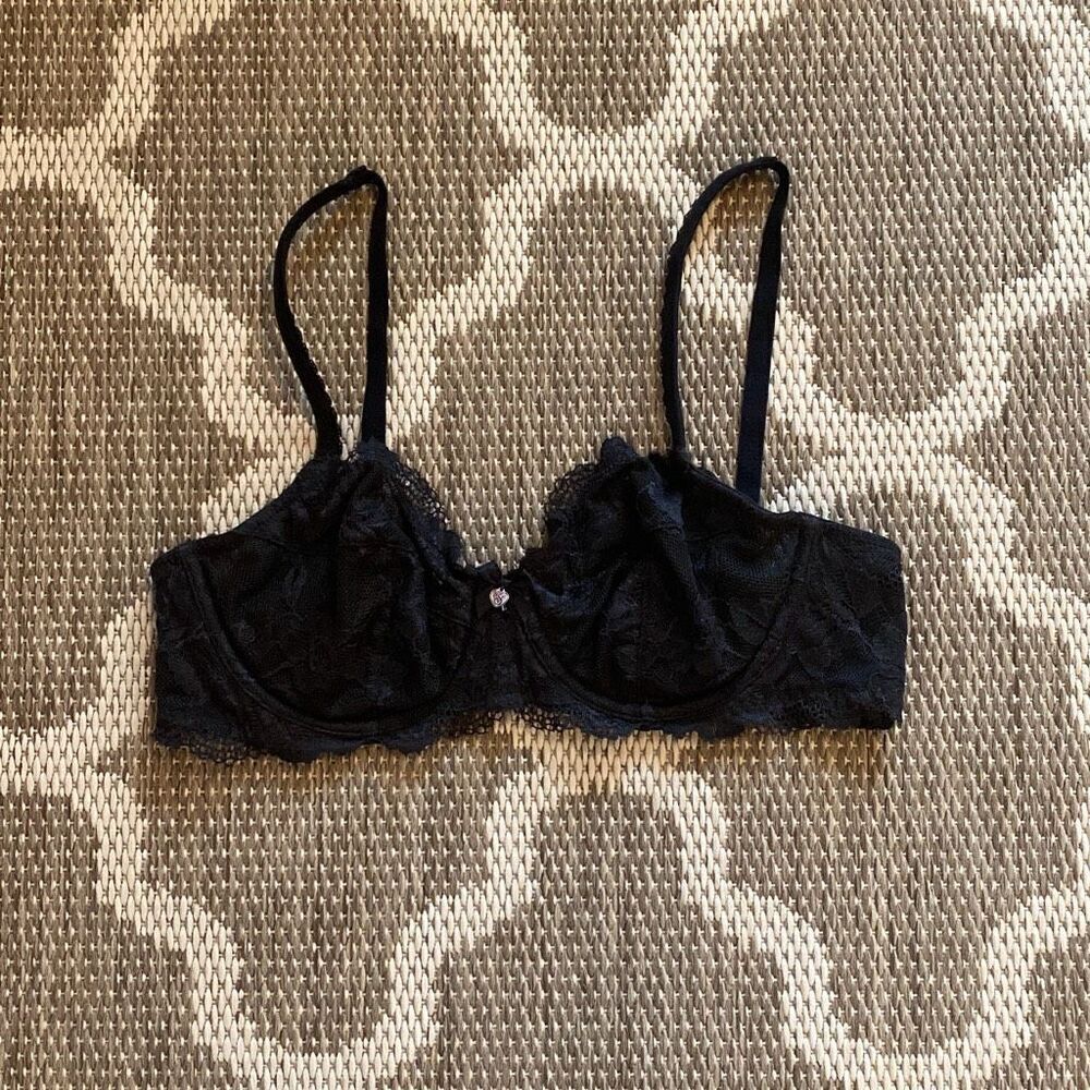 Victoria’s Secret body by Victoria underlined Demi bra, size 36C